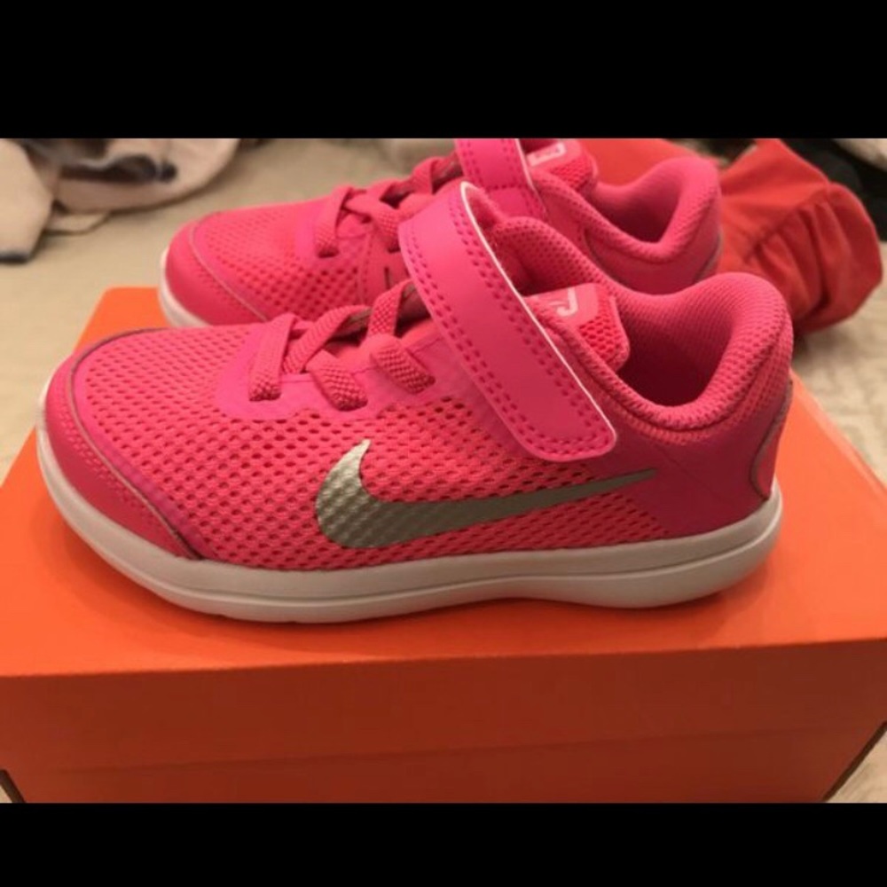 Nike flex pink shoes